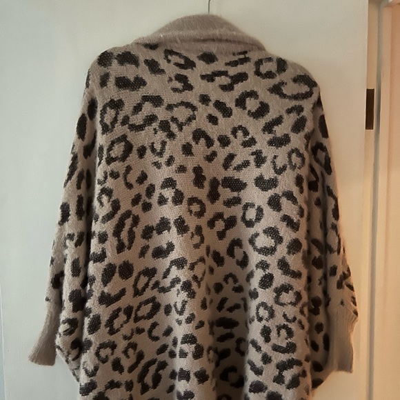 Anthropologie Louise Leopard Wrap (One Size) - Picture 3 of 4